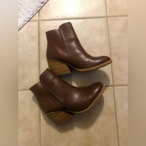 Korks Brown Chunky Heel Boots